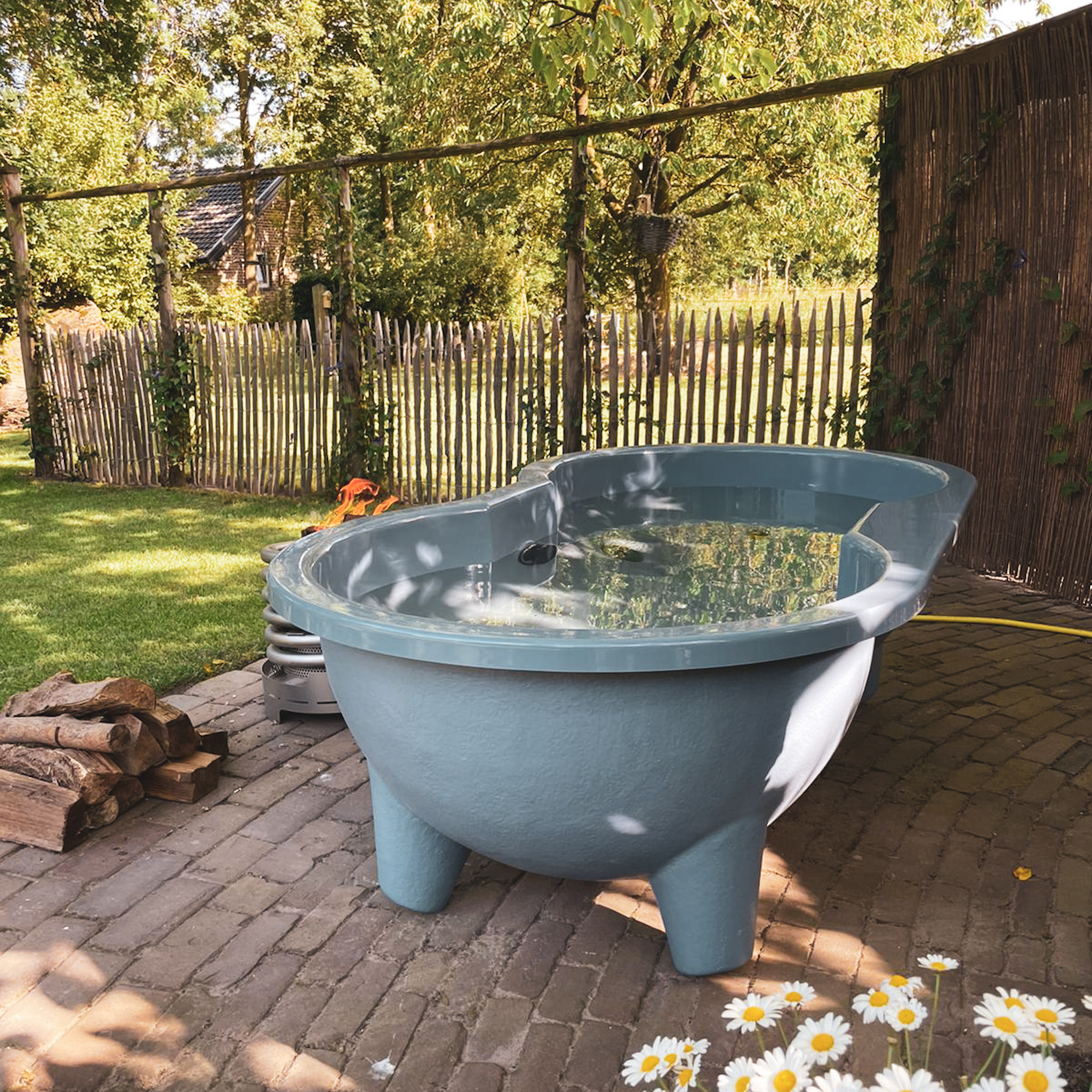 Hot tub at a tiny house at Buitengoed de Bollen in Oirschot